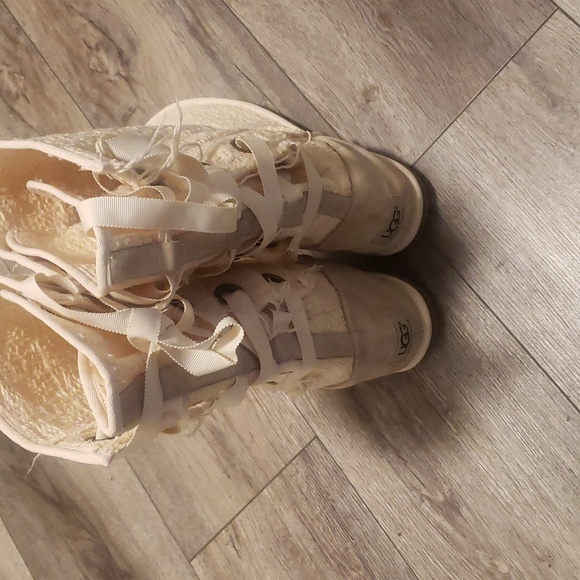 UGG Heirloom Lace Cream Tall Classic Ribbons up Back of Boots 🍦size 10 - Picture 4 of 8